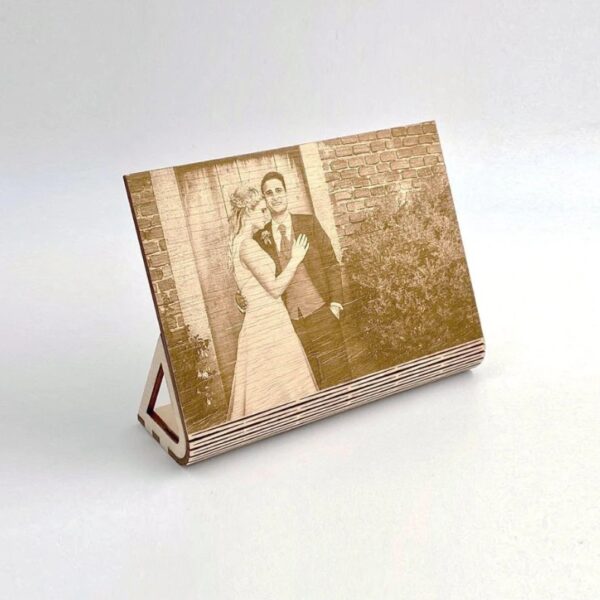 Zakrivljeni dekorativni okvir sa slikom izrađen preciznim laserskim rezanjem – personalizirani poklon